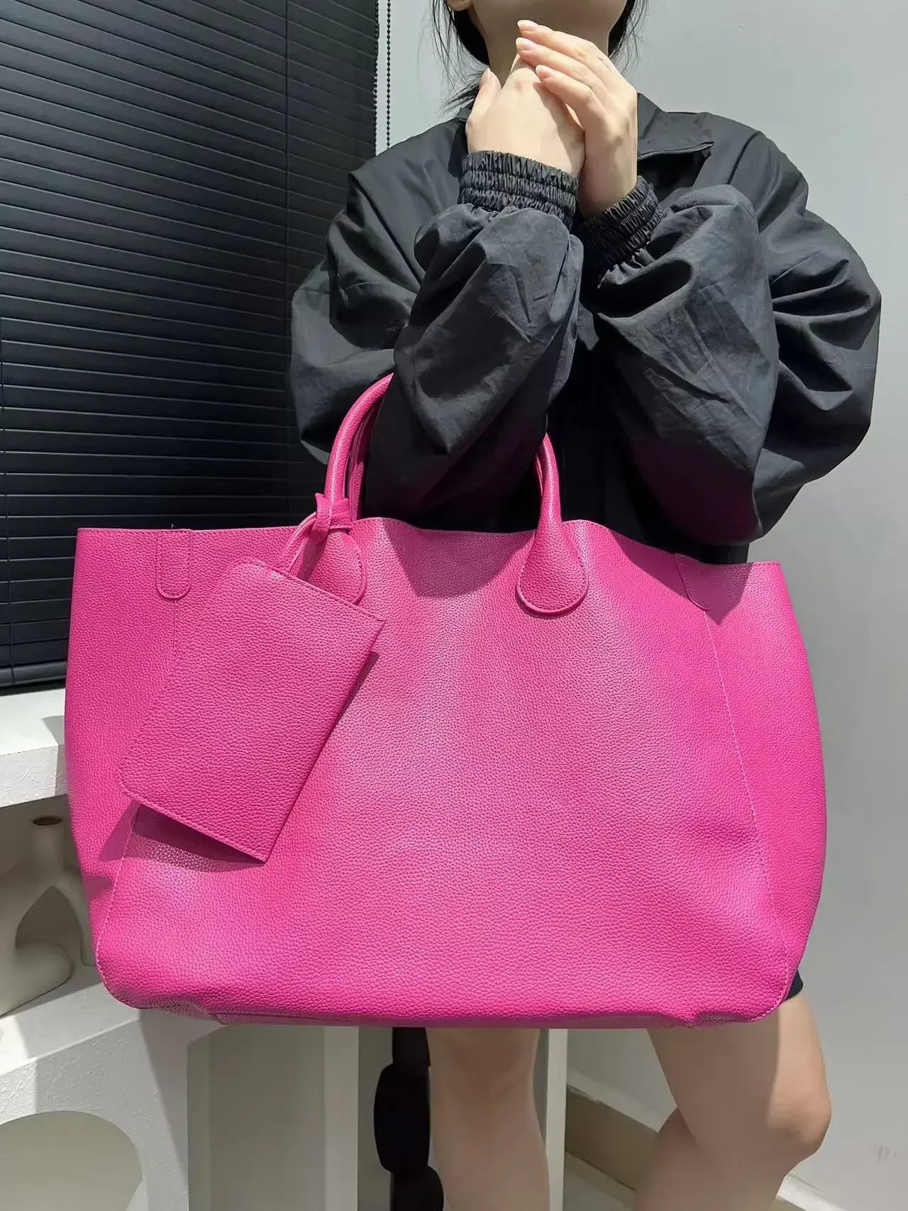 Ladies' fashionable vegan leather oversized handbag with large capacity, simple and versatile shopping bag